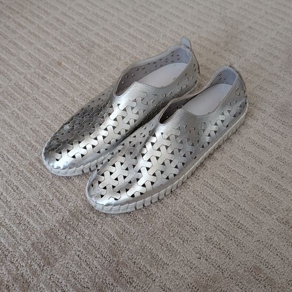 Silver Metallic Italian Leather Women's Slip-On Shoes Size 9.5 - Picture 2 of 8